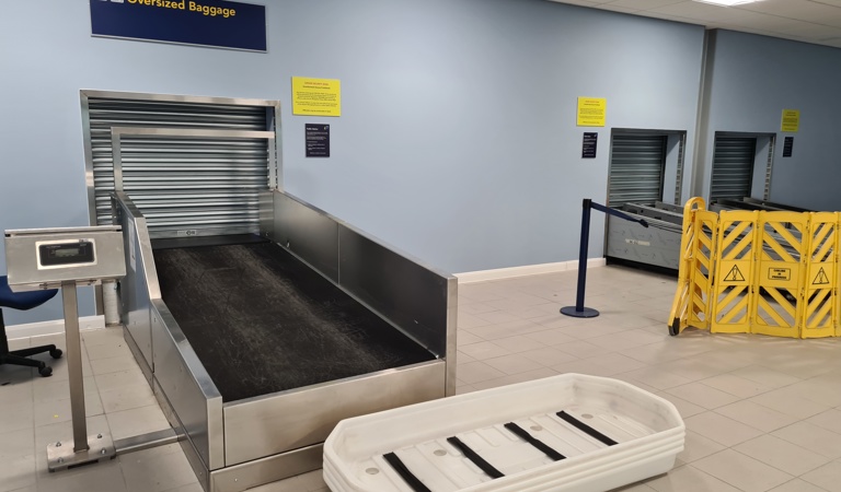 Oversize airport baggage handling system Oversize airport baggage handling system