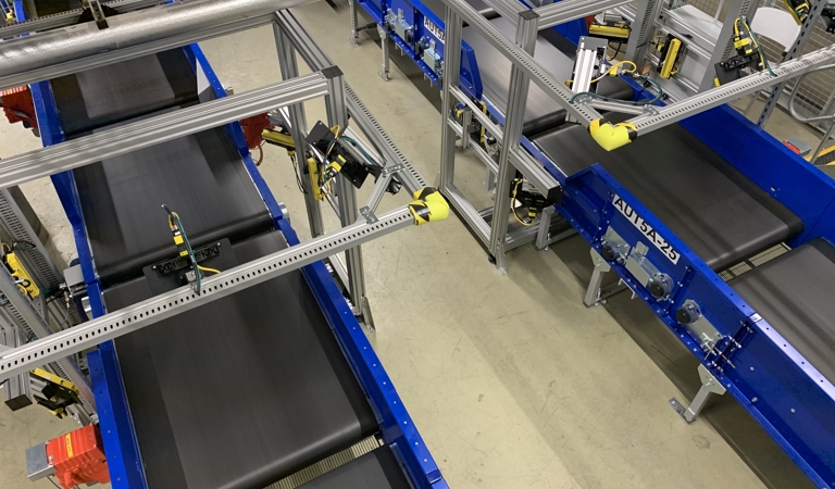 Airport baggage tracking system Airport baggage tracking system